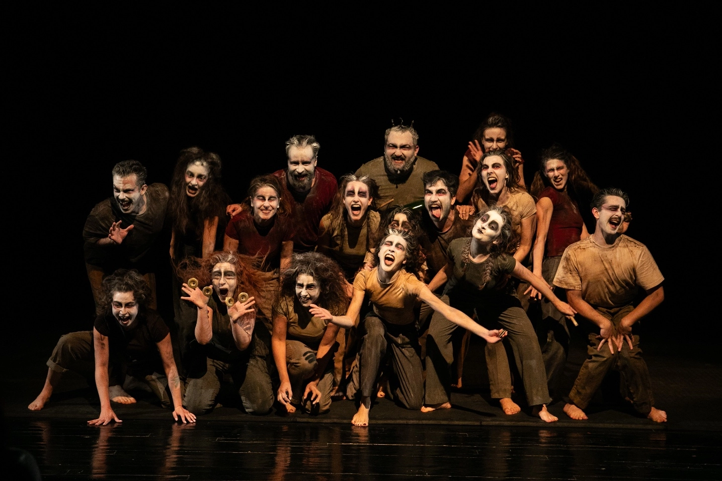 İzmir'de 'Şehirler Yollar Hikayeler' prömiyeri