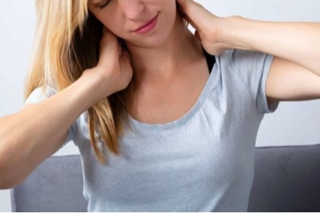 Yaz sıcaklarında omurga sağlığına dikkat