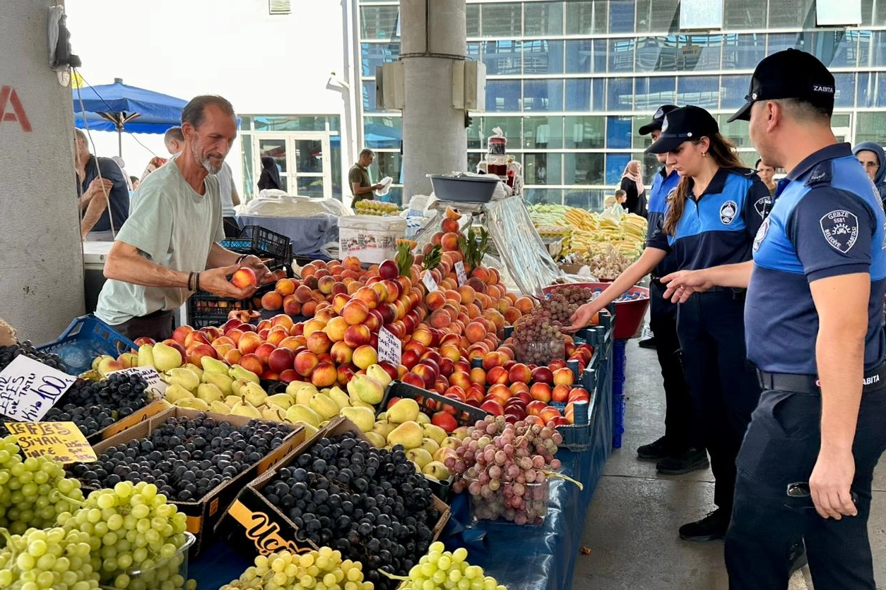 Gebze Zabıtası'ndan pazaryerinde rutin denetim